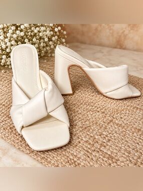 Coutgo Ivory Puffy Knot Square Toe Chunky Block Heel Mules Size 5